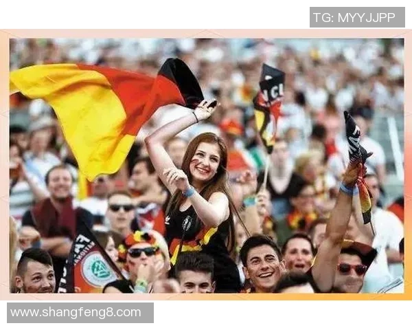 足球进球瞬间的温暖拥抱与团队精神的完美交融